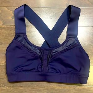 ALO Women’s navy blue sports bra. Size XS.